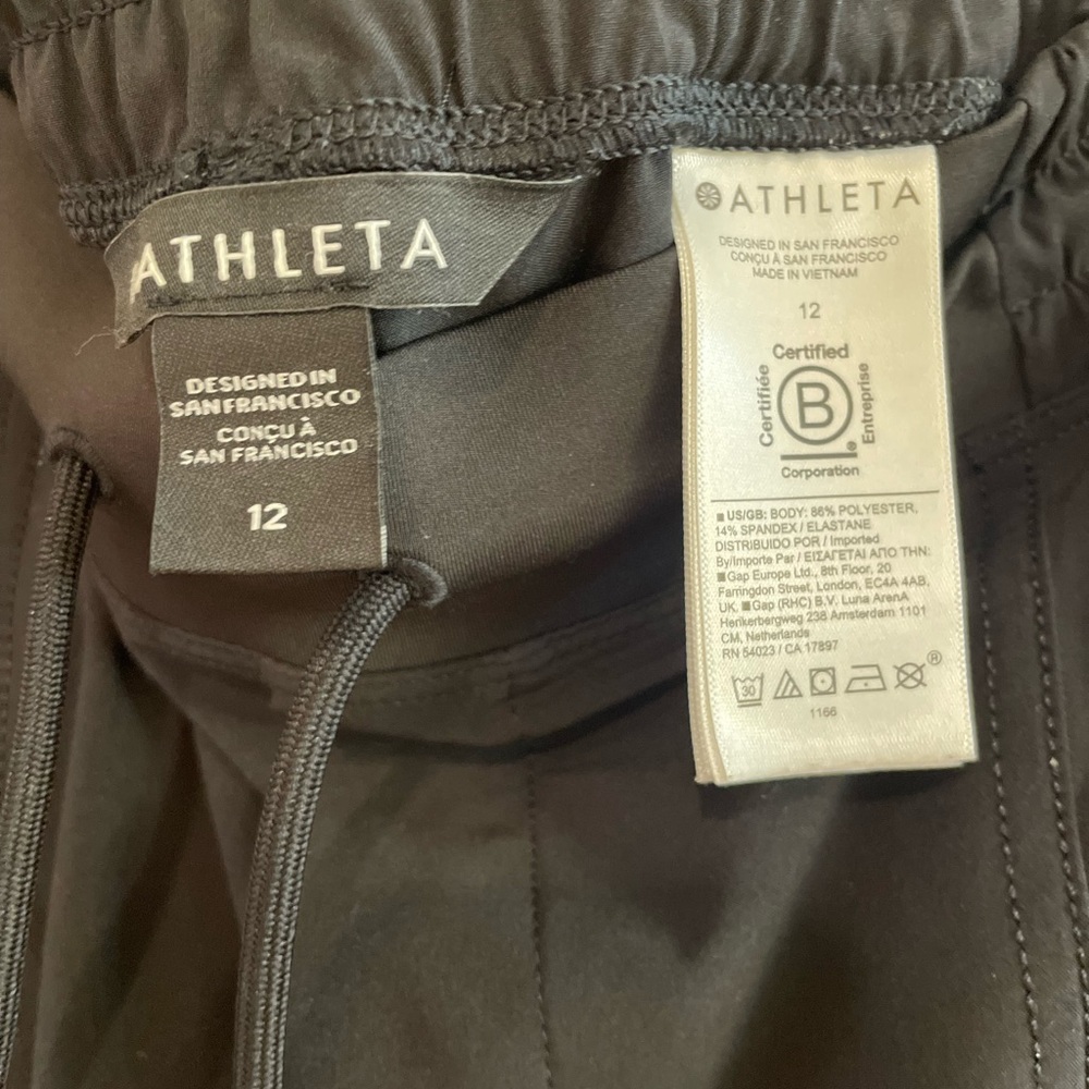 Athleta High Road Cargo pant black size 12